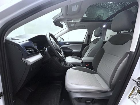Used 2022 Volkswagen Taos SE w/ Panoramic Sunroof Package AWD/4WD image 10