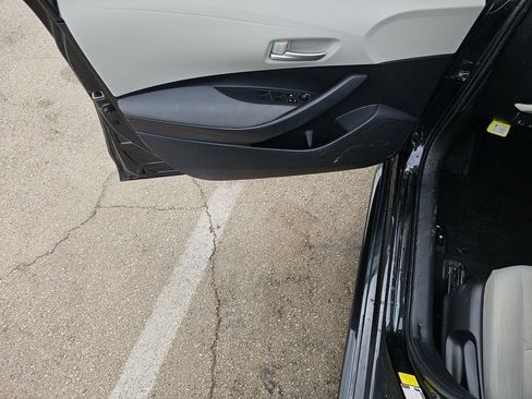Used 2021 Toyota Corolla LE image 11