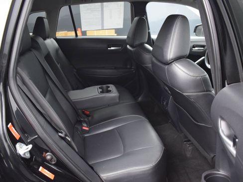 Used 2022 Toyota Corolla Cross XLE image 11