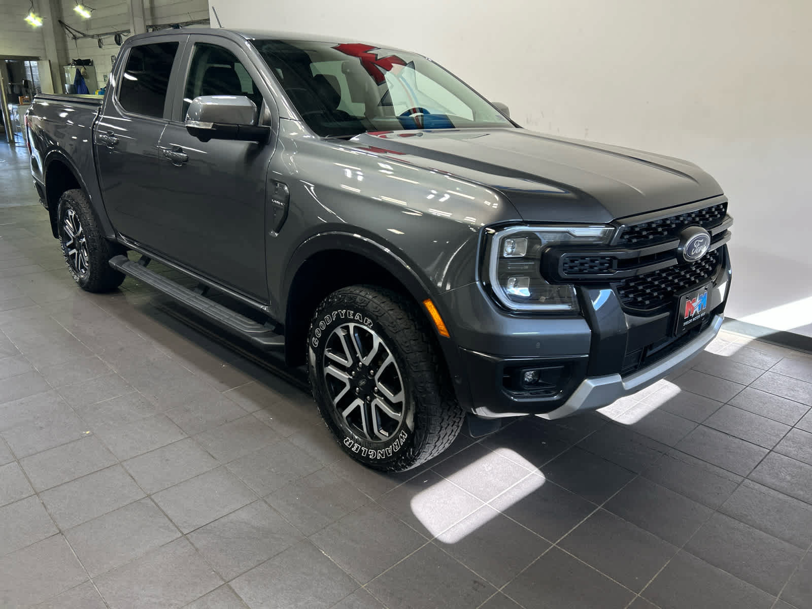 Used 2024 Ford Ranger Lariat w/ FX4 Off-Road Package AWD/4WD image 2