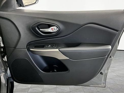 Used 2021 Jeep Cherokee Latitude Plus FWD image 26