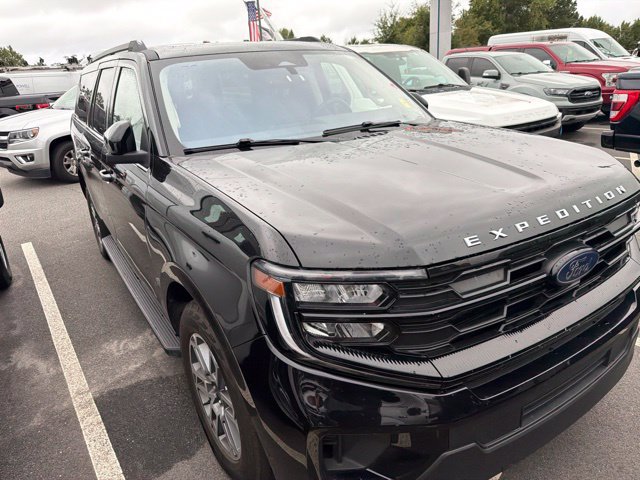 Used 2025 Ford Expedition Max Active AWD/4WD image 2