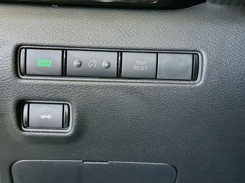 Used 2025 Nissan Sentra SV image 16