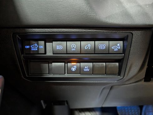 Used 2024 Toyota Tundra Platinum image 25