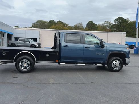 Used 2025 Chevrolet Silverado 3500 LT w/ Convenience Package AWD/4WD image 9