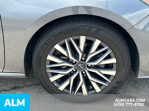 Used 2025 Nissan Altima 2.5 SV FWD image 14