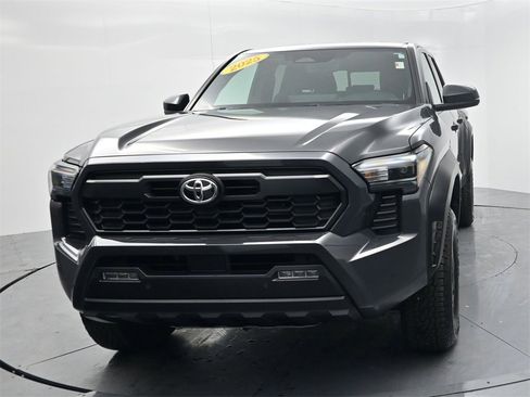 Used 2025 Toyota Tacoma TRD Off-Road w/ TRD Off Road Upgrade Package image 3