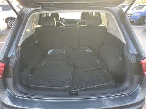Used 2019 Volkswagen Tiguan SE w/ Panoramic Sunroof Package image 8