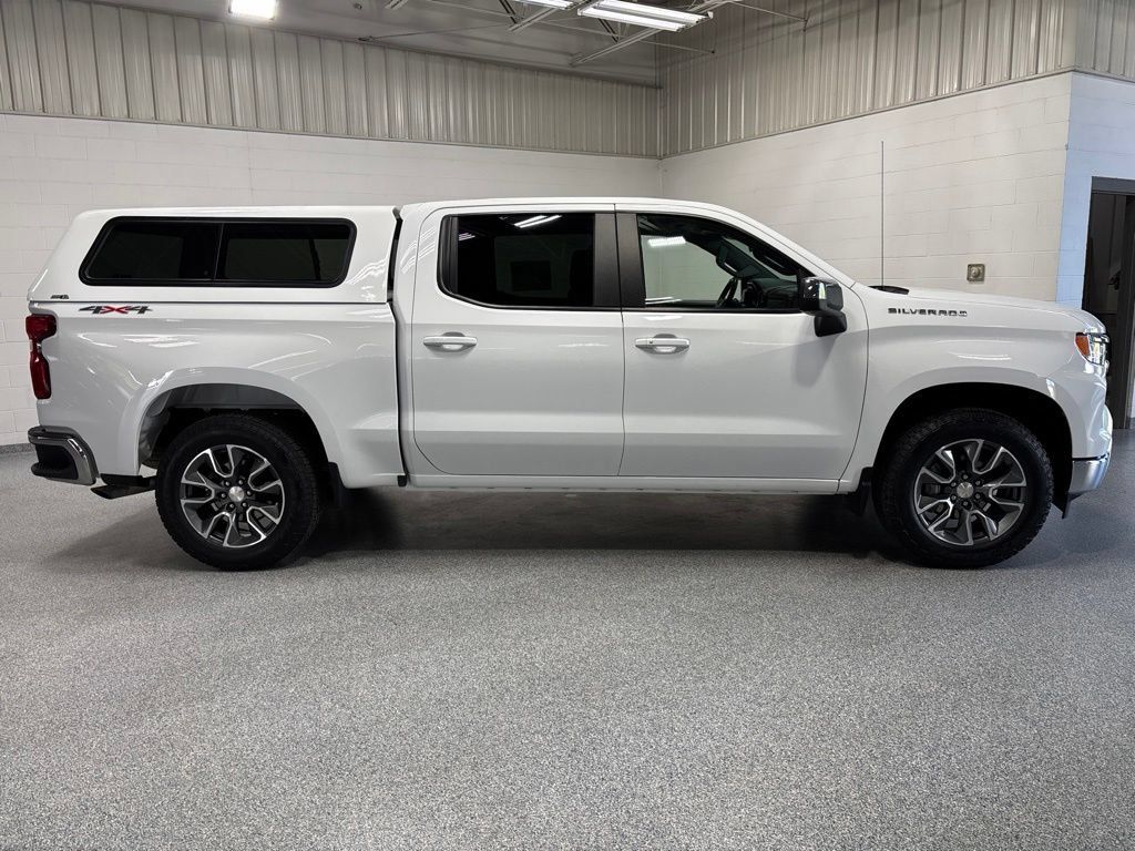 Used 2024 Chevrolet Silverado 1500 LT AWD/4WD image 8