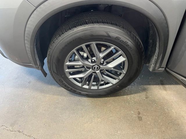 Used 2024 Nissan Rogue S FWD image 31