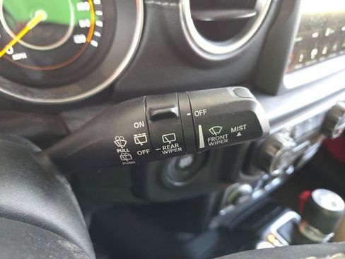 Used 2019 Jeep Wrangler Unlimited Sahara w/ Dual Top Group AWD/4WD image 57