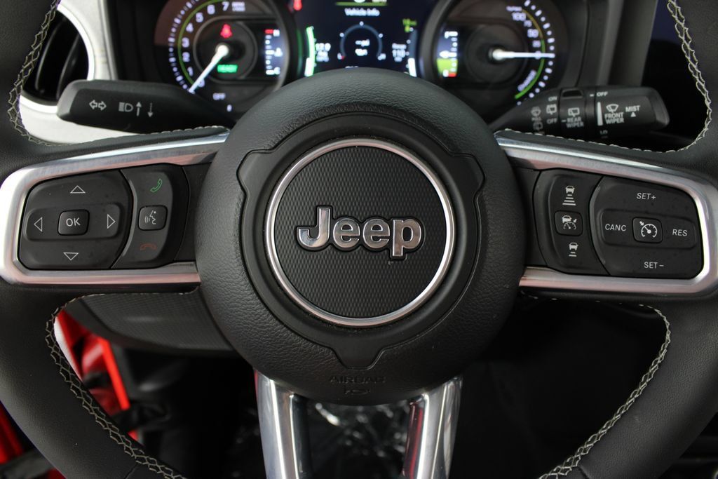 Used 2025 Jeep Wrangler Unlimited Sahara AWD/4WD image 12