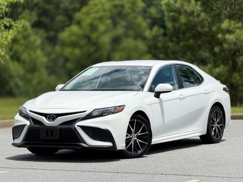 Used 2023 Toyota Camry SE FWD image 8