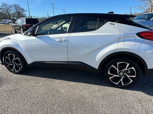 Used 2020 Toyota C-HR XLE image 8