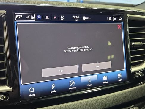 Used 2025 Chrysler Pacifica Select FWD image 18