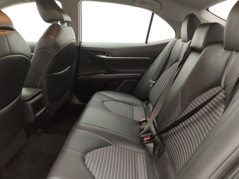 Used 2019 Toyota Camry SE FWD image 18
