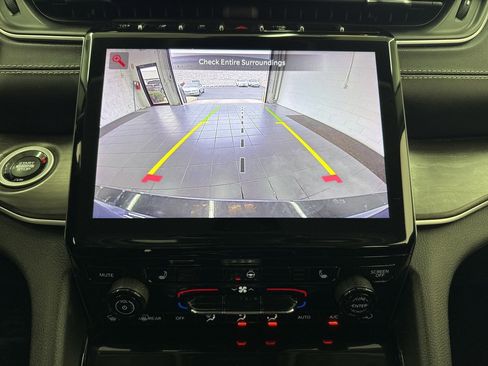 Used 2023 Jeep Grand Cherokee L Limited w/ Black Appearance Package image 29