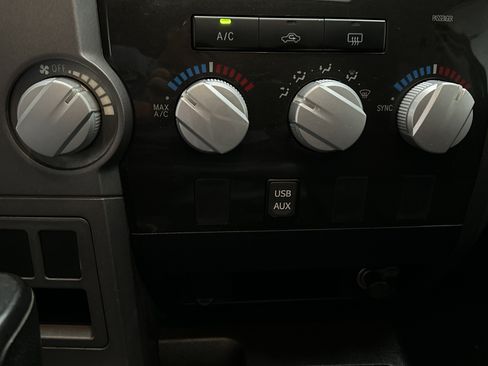 Used 2012 Toyota Tundra 4x4 CrewMax w/ SR5 Pkg image 33