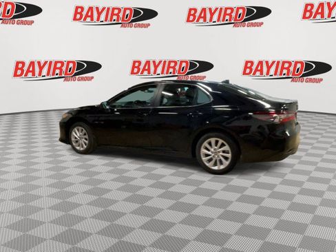 Used 2022 Toyota Camry LE FWD image 6