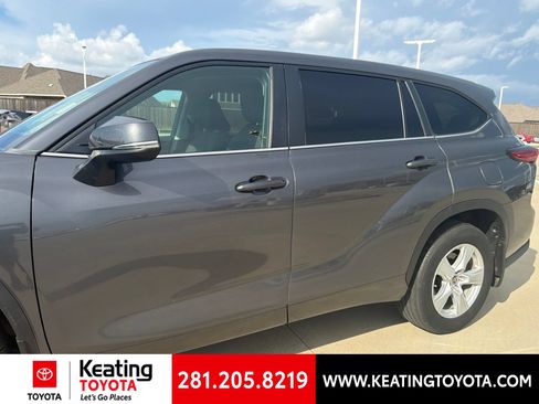 Used 2023 Toyota Highlander L FWD image 6