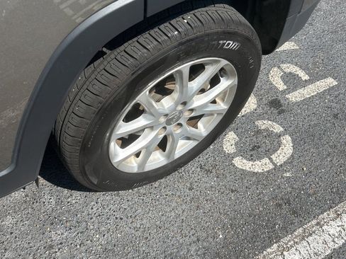 Used 2018 Jeep Cherokee Latitude image 3