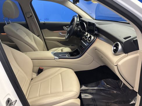 Used 2022 Mercedes-Benz GLC 300 4MATIC image 24