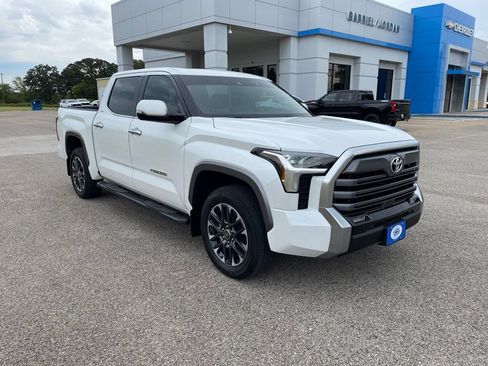 Used 2024 Toyota Tundra Limited w/ Power Package AWD/4WD image 9