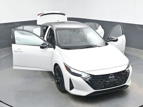 Used 2025 Nissan Sentra SR w/ SR Premium Package image 47
