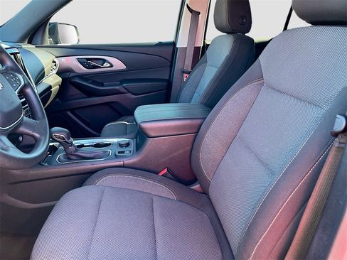 Used 2021 Chevrolet Traverse LS image 19