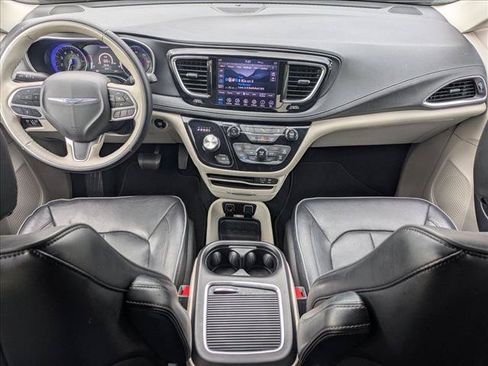 Used 2020 Chrysler Pacifica Limited FWD image 18