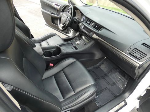 Used 2015 Lexus CT 200h image 26