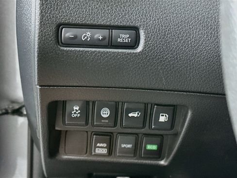 Used 2019 Nissan Rogue SV AWD/4WD image 16