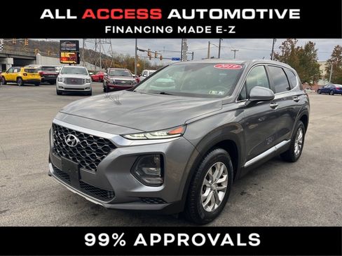 Used 2019 Hyundai Santa Fe SE image 3