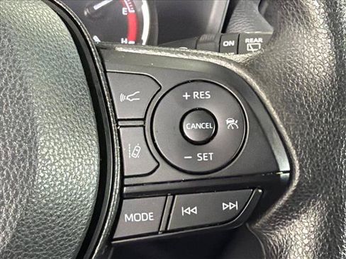 Used 2025 Toyota RAV4 XLE FWD image 25