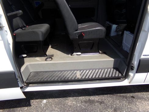 Used 2014 Mercedes-Benz Sprinter 2500 image 32