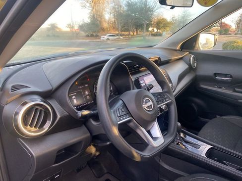 Used 2024 Nissan Kicks SV image 14