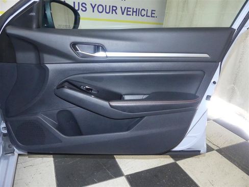 Used 2024 Nissan Altima 2.5 SR FWD image 24