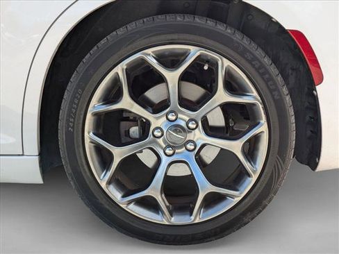 Used 2019 Chrysler 300 S image 14