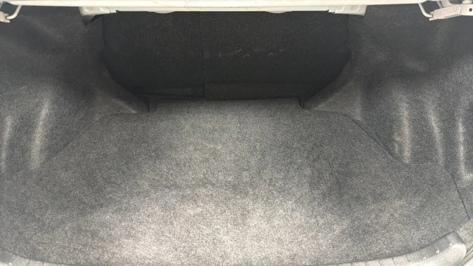 Used 2018 Toyota Corolla LE w/ Carpet Mat Package (TMS) FWD image 18