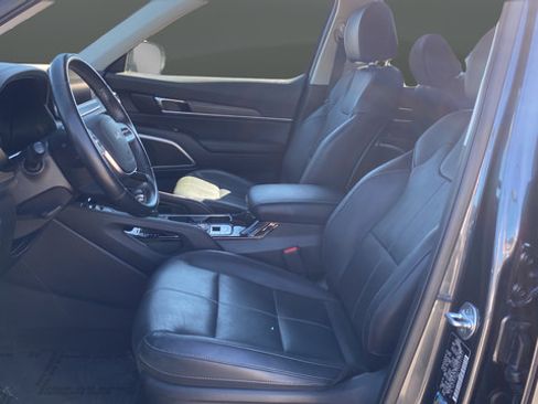 Certified 2022 Kia Telluride EX w/ EX Premium Package AWD/4WD image 9