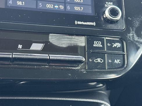 Certified 2022 Toyota Prius LE image 31