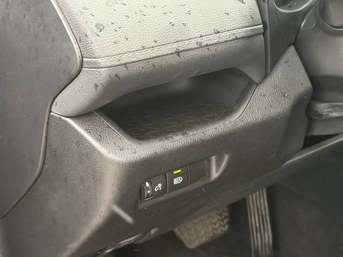 Used 2025 Toyota RAV4 LE AWD/4WD image 6