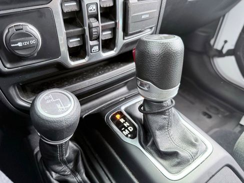 Used 2024 Jeep Wrangler Sport S image 21