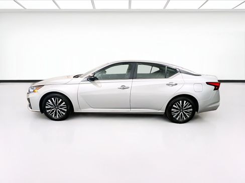 Used 2025 Nissan Altima 2.5 SV FWD image 21