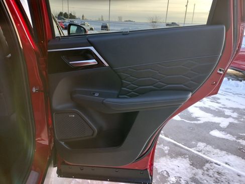 New 2026 Mitsubishi Outlander SEL image 32