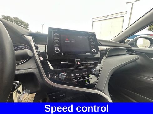 Used 2024 Toyota Camry SE image 10