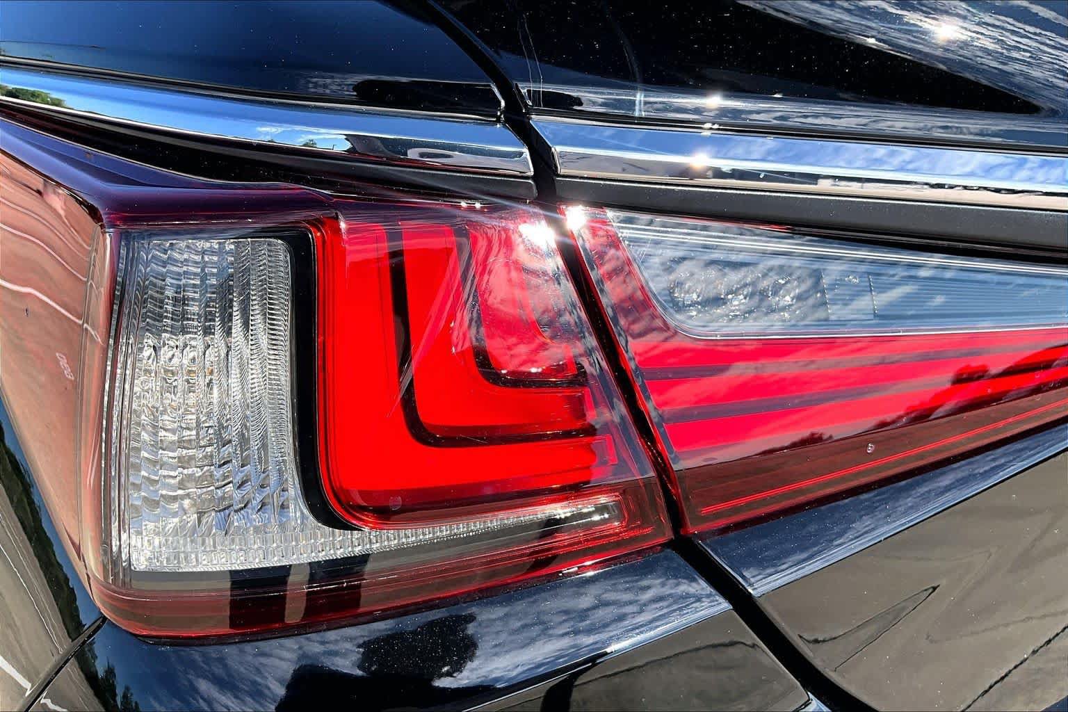 Used 2024 Lexus ES 350 Ultra Luxury w/ Accessory Package (Z2) FWD image 28