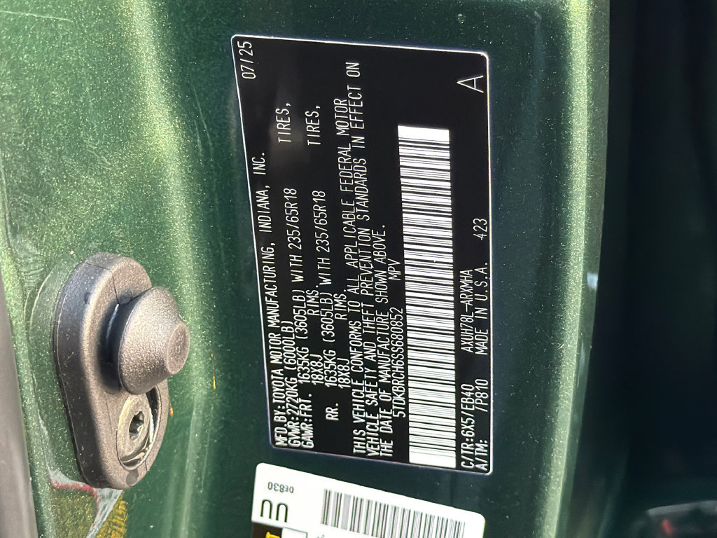 Used 2025 Toyota Highlander XLE AWD/4WD image 40