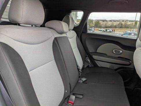 Used 2017 Kia Soul Base image 28