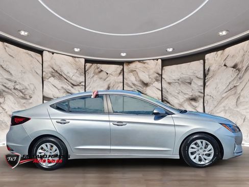 Used 2020 Hyundai Elantra SE w/ Cargo Package (C1) FWD image 4